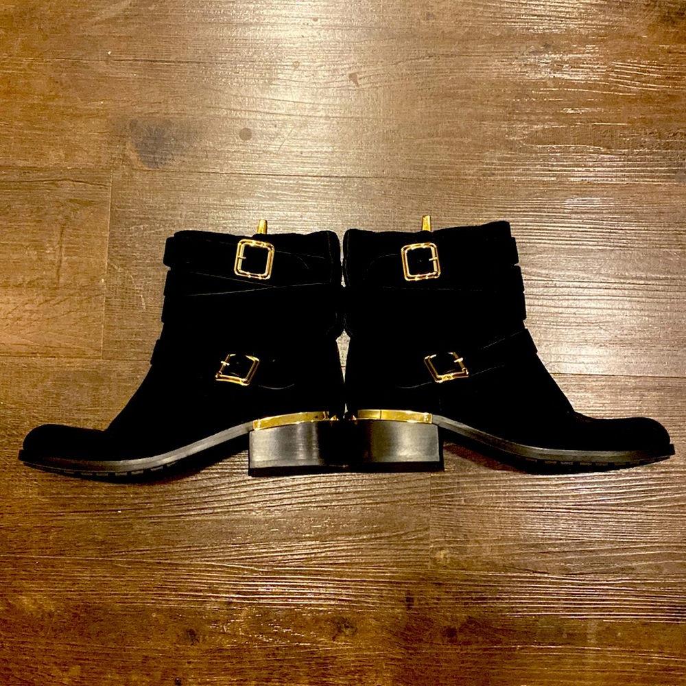 Vince Camuto bootie!!
